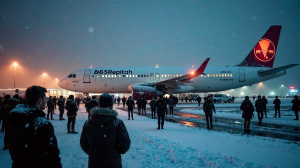 Eisige Nächte am Münchner Flughafen: Chaos, Passagiere, Schneefall